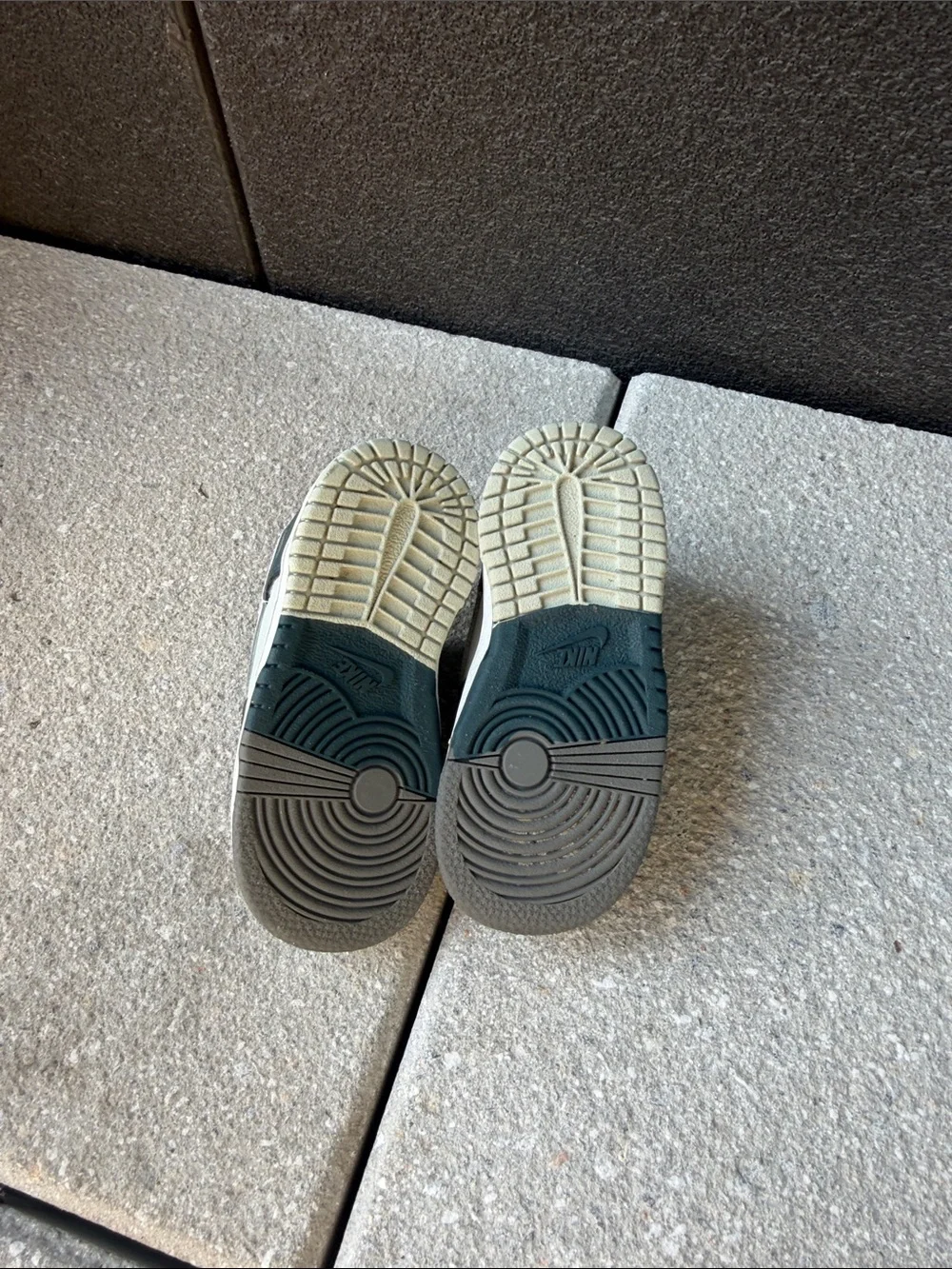 Nike Toddler Low-Top Sneakers in Teal and White